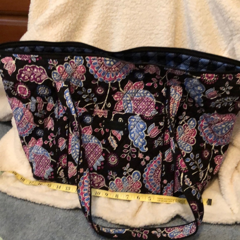 Vera Bradley blue, purple, bl flower pattered tote